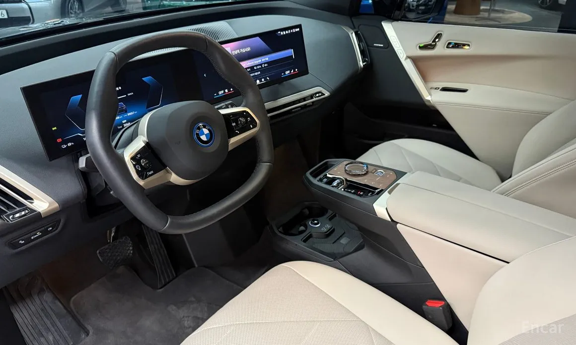 Фото 15 - BMW iX