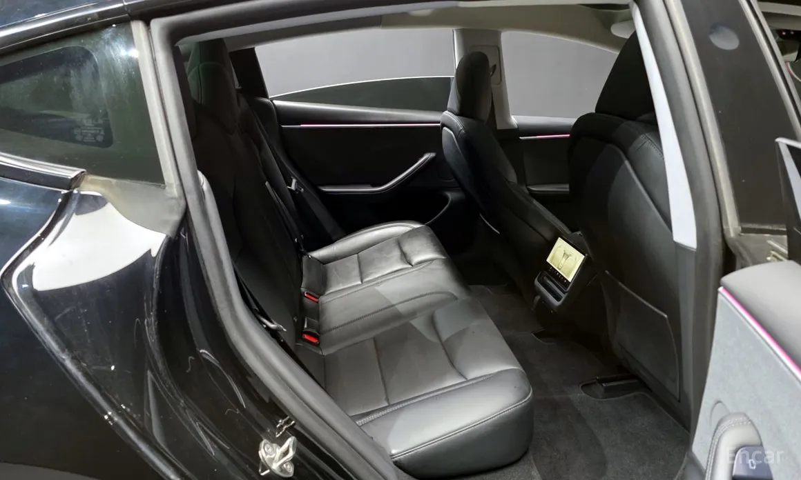 Фото 12 - Tesla Model 3