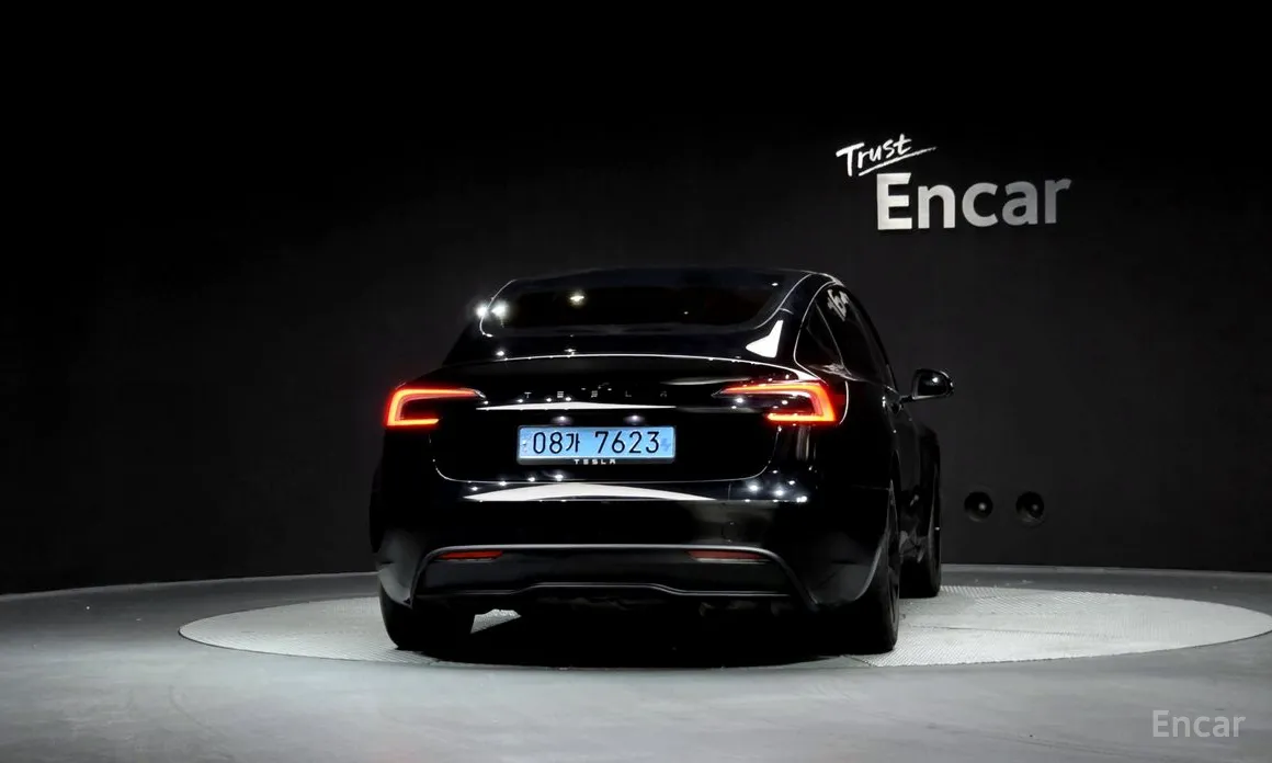 Фото 4 - Tesla Model 3