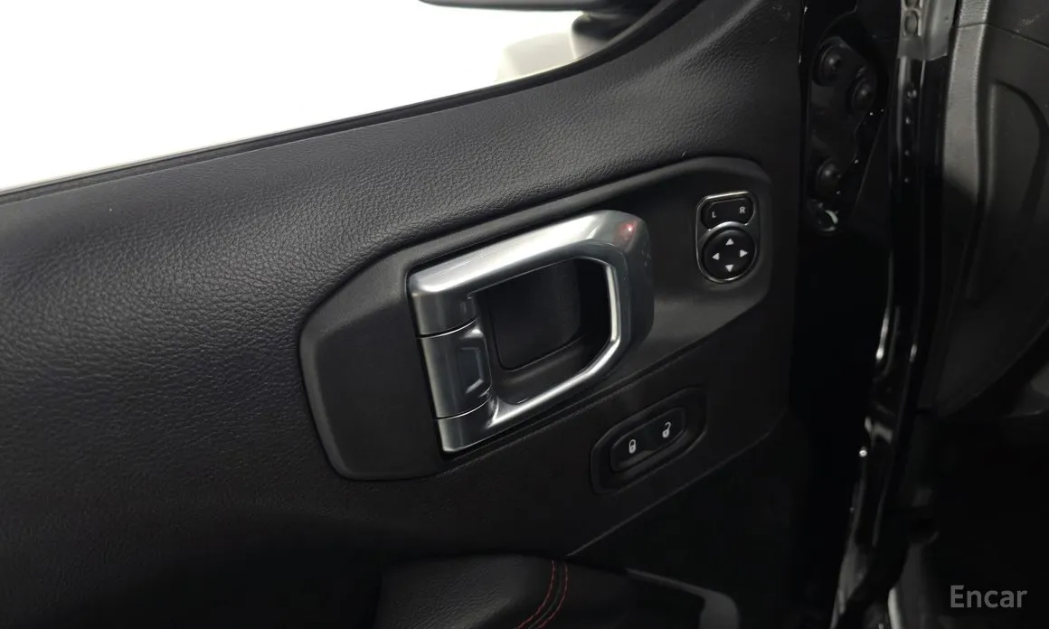 Фото 19 - Jeep Wrangler