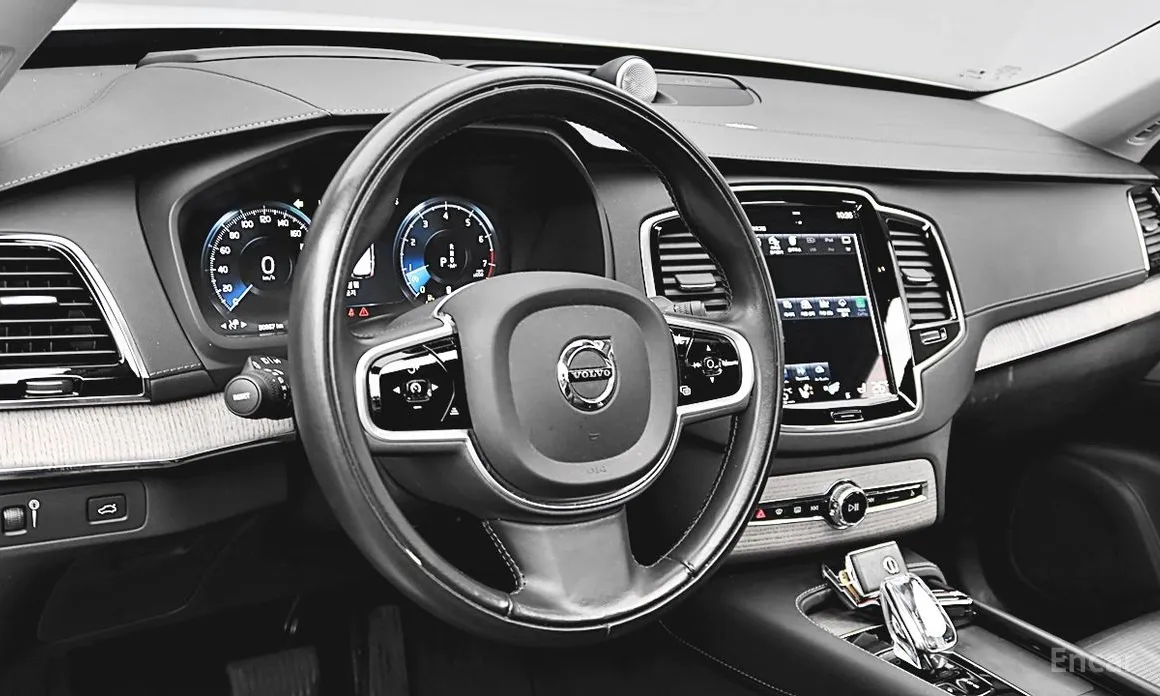 Фото 11 - Volvo XC90