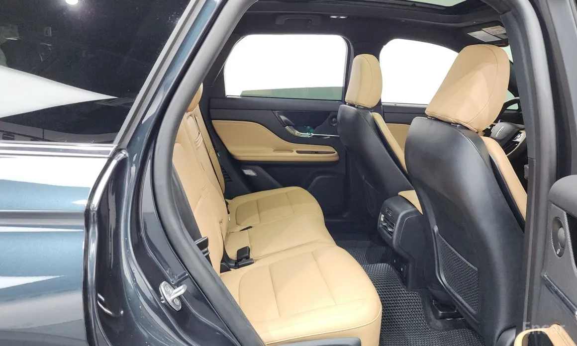 Фото 12 - Lincoln Corsair