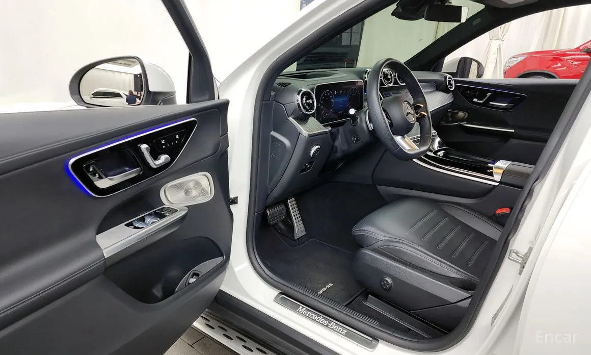 Photo 10 - Mercedes-Benz GLC-Class