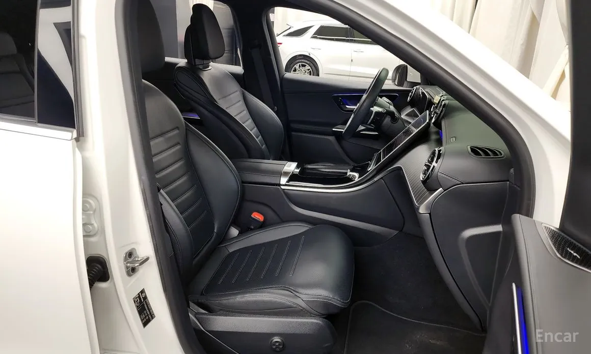 Photo 11 - Mercedes-Benz GLC-Class