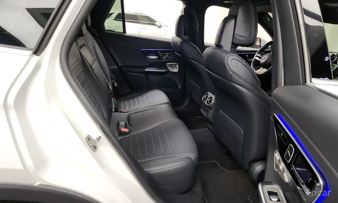 Photo 12 - Mercedes-Benz GLC-Class