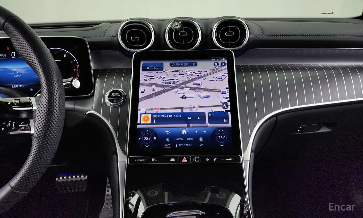 Photo 14 - Mercedes-Benz GLC-Class