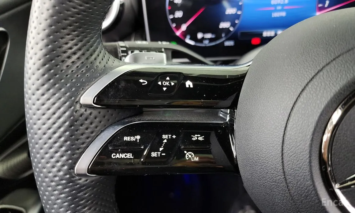 Photo 17 - Mercedes-Benz GLC-Class