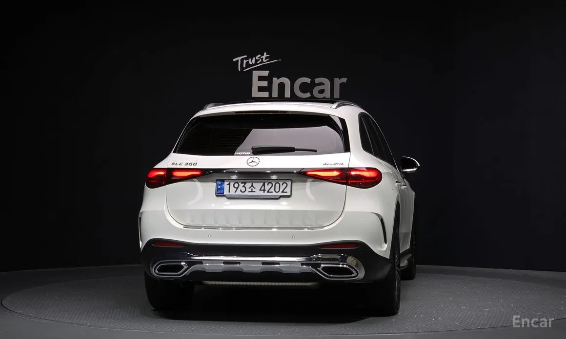 Photo 4 - Mercedes-Benz GLC-Class