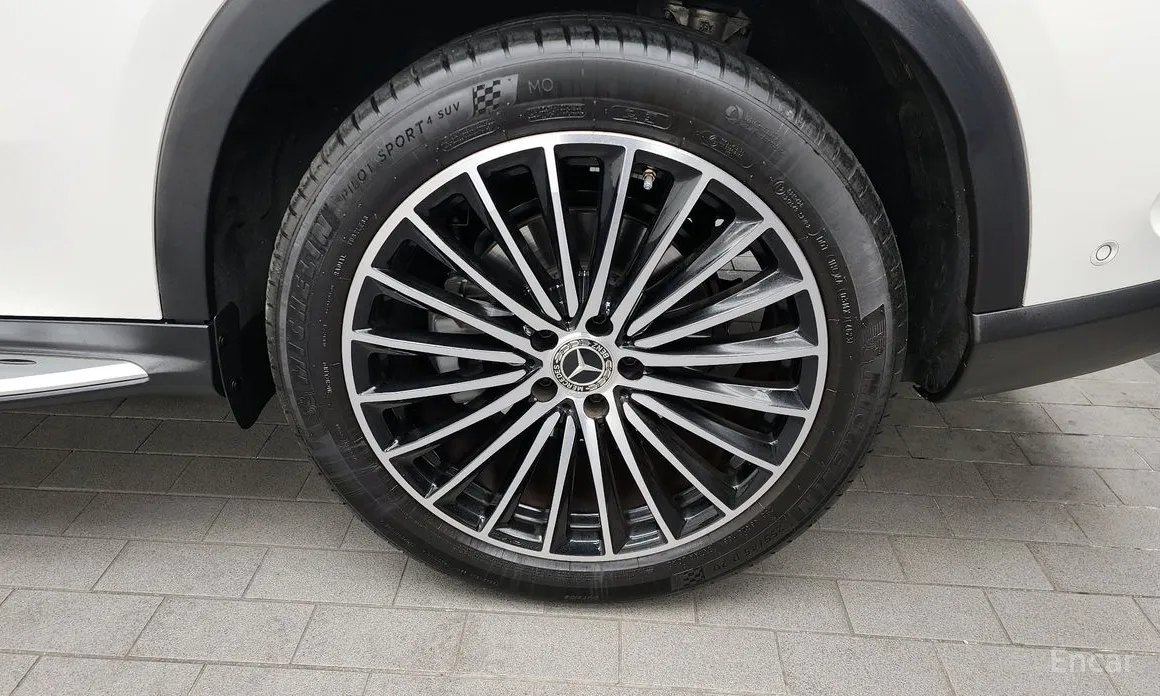 Photo 5 - Mercedes-Benz GLC-Class