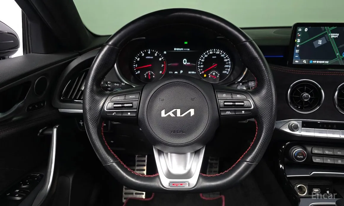 Фото 13 - Kia Stinger