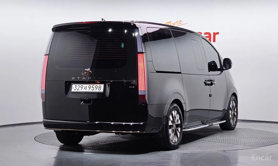 Фото 2 - Hyundai Staria