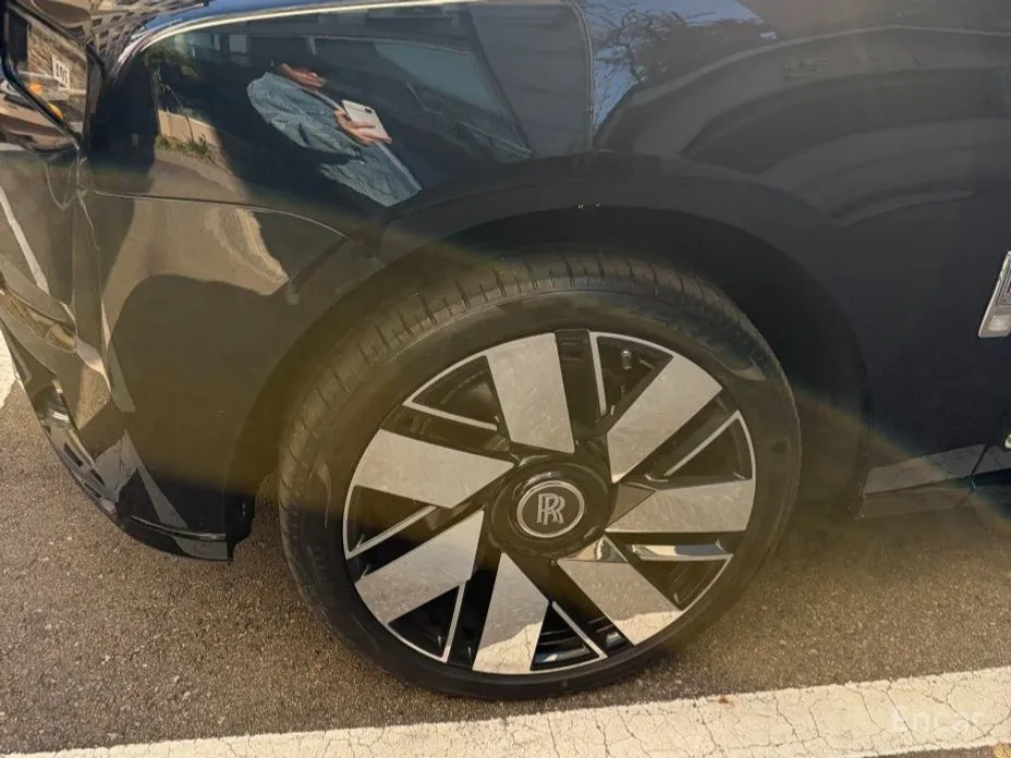 Фото 3 - Rolls-Royce Cullinan