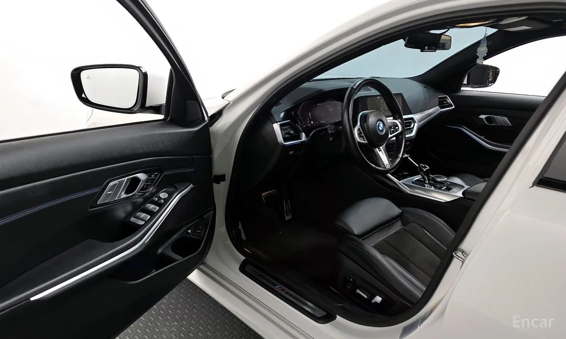 Photo 10 - BMW 3 Series