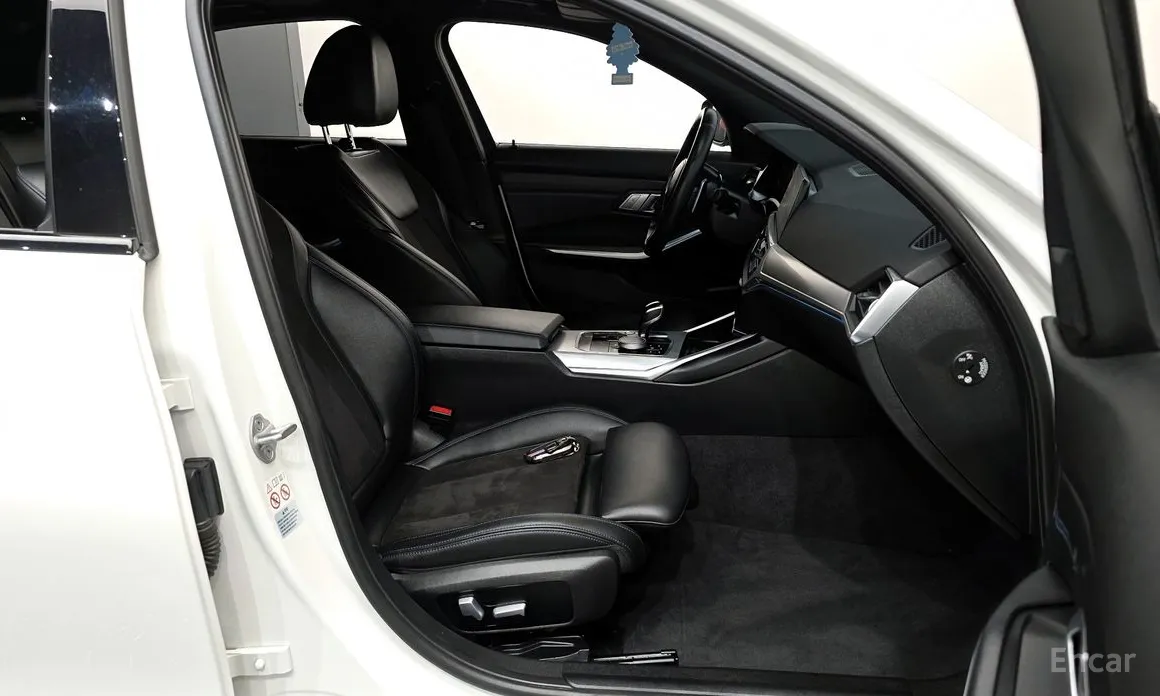 Photo 11 - BMW 3 Series