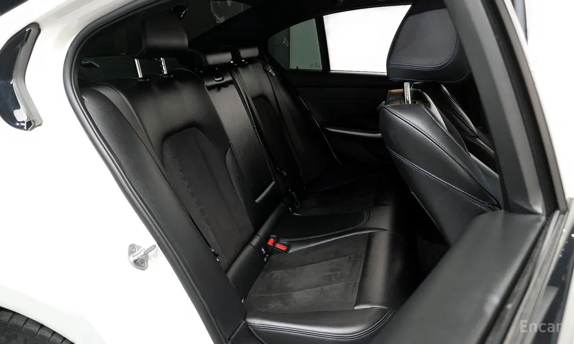 Photo 12 - BMW 3 Series