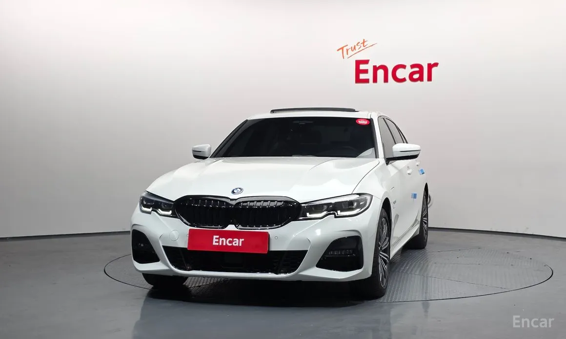 Photo 3 - BMW 3 Series