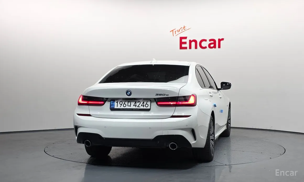 Photo 4 - BMW 3 Series