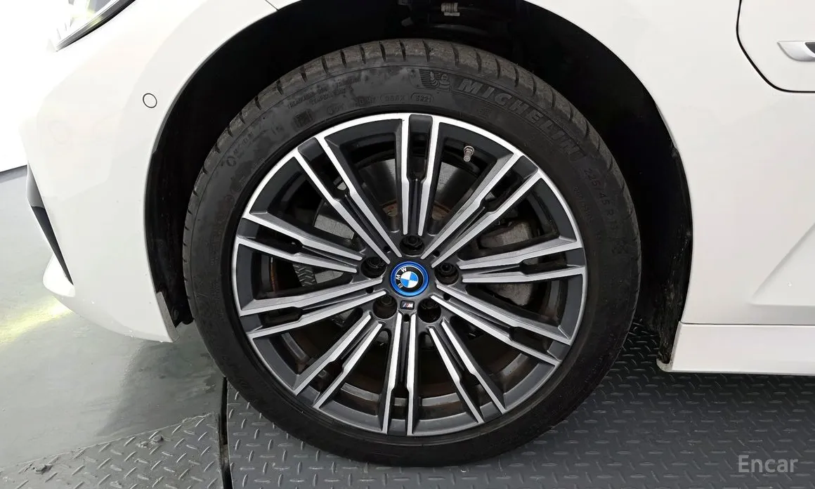 Photo 5 - BMW 3 Series