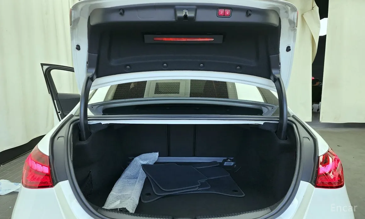 Фото 20 - Mercedes-Benz C-Class