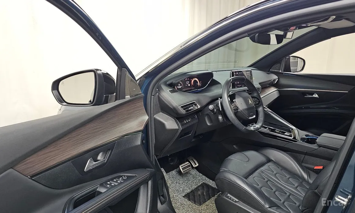 Фото 10 - Peugeot 5008