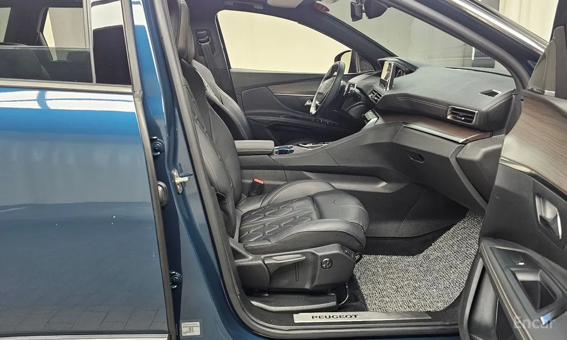 Фото 11 - Peugeot 5008