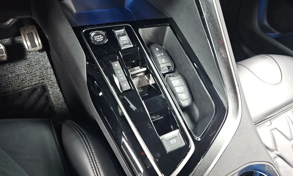 Фото 9 - Peugeot 5008