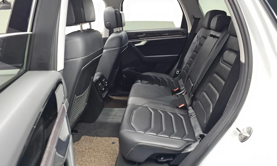 Фото 12 - Volkswagen Touareg