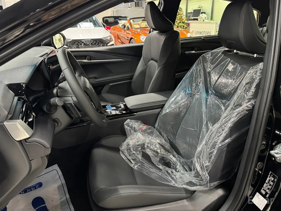 Фото 8 - Toyota Camry