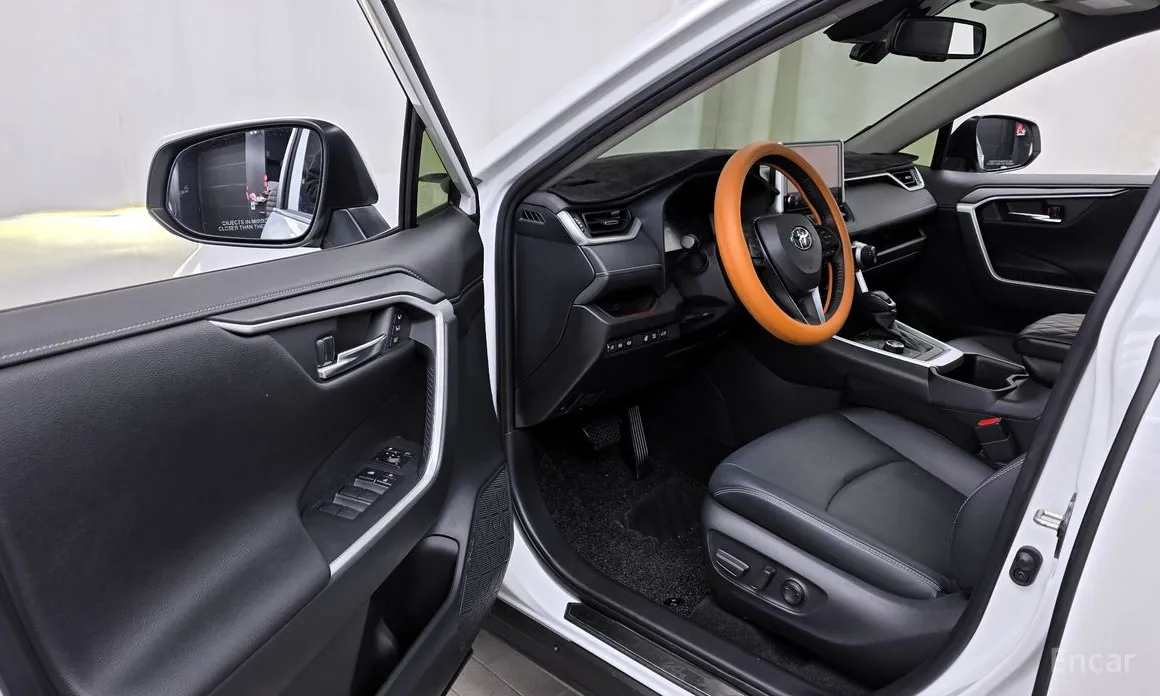 Фото 10 - Toyota RAV4