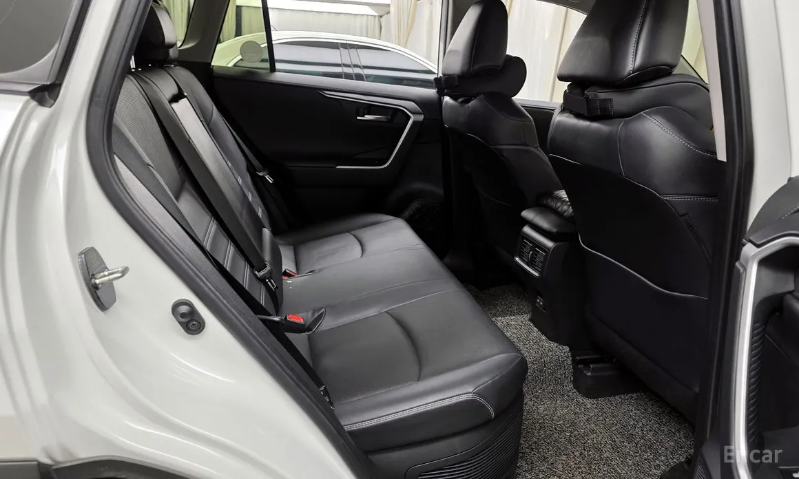 Фото 12 - Toyota RAV4