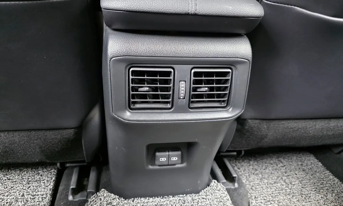 Фото 18 - Toyota RAV4