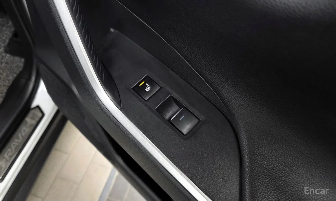 Фото 19 - Toyota RAV4