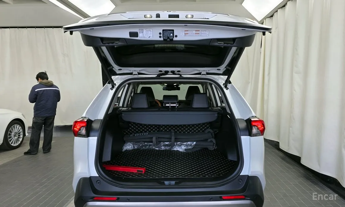 Фото 20 - Toyota RAV4