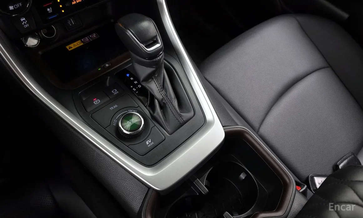 Фото 9 - Toyota RAV4