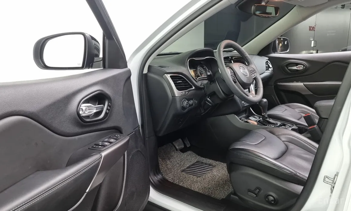 Фото 10 - Jeep Cherokee