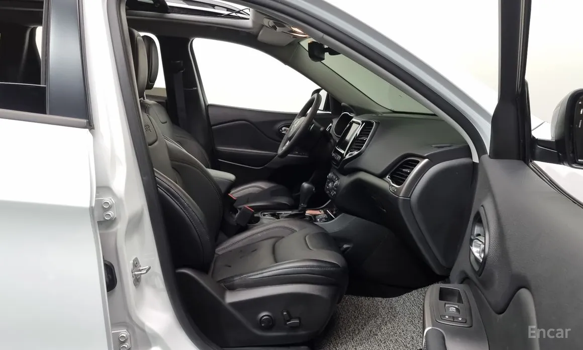 Фото 11 - Jeep Cherokee