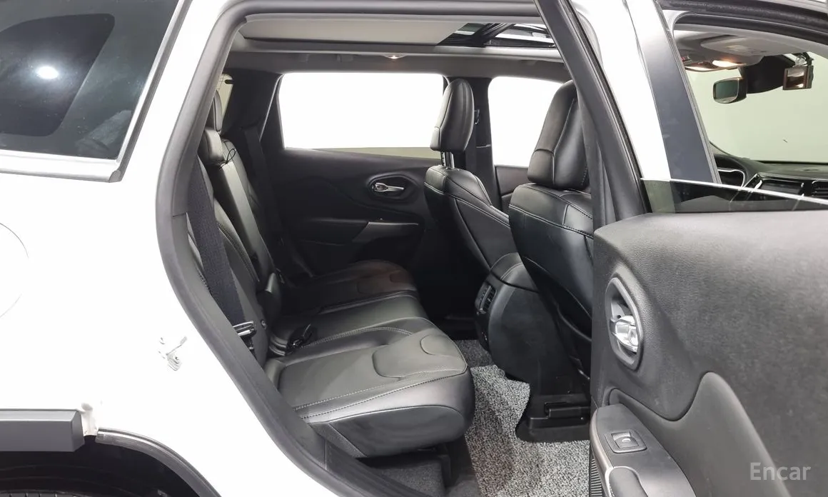 Фото 12 - Jeep Cherokee