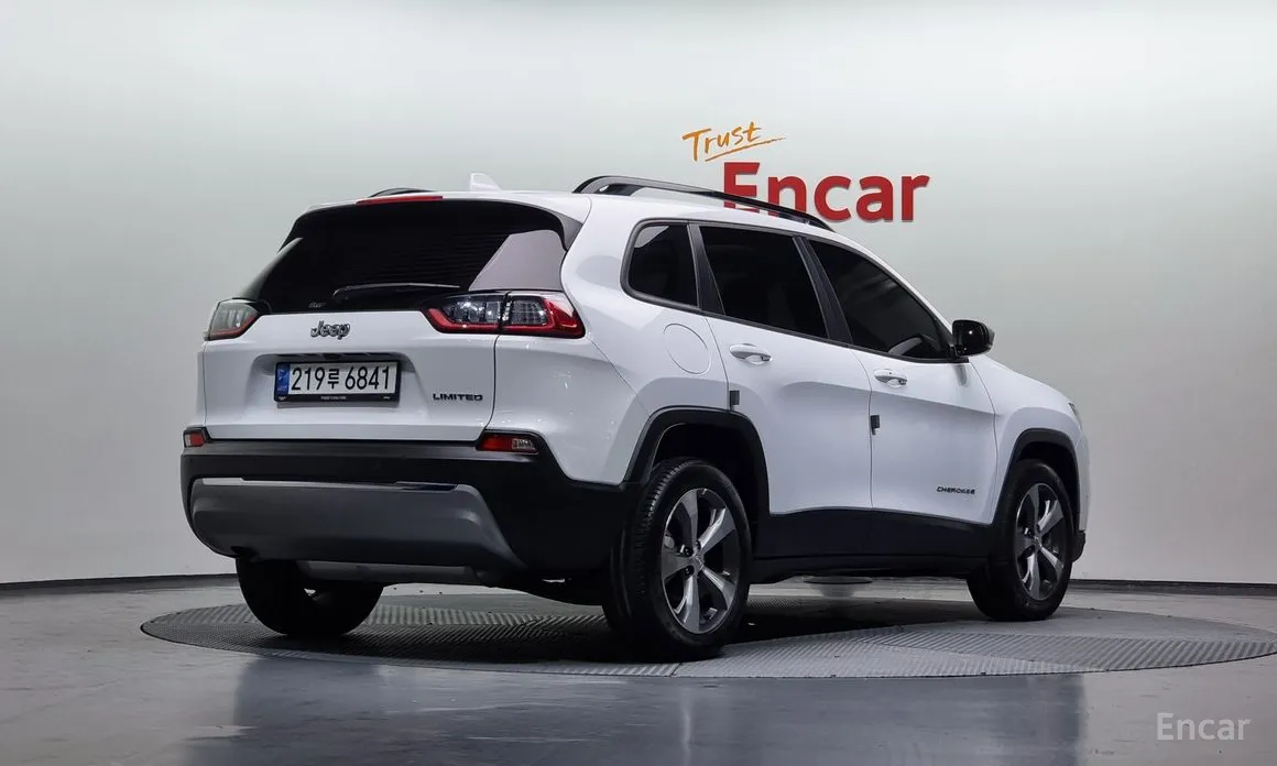 Фото 2 - Jeep Cherokee