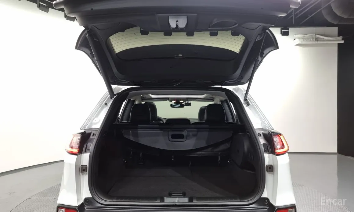 Фото 20 - Jeep Cherokee