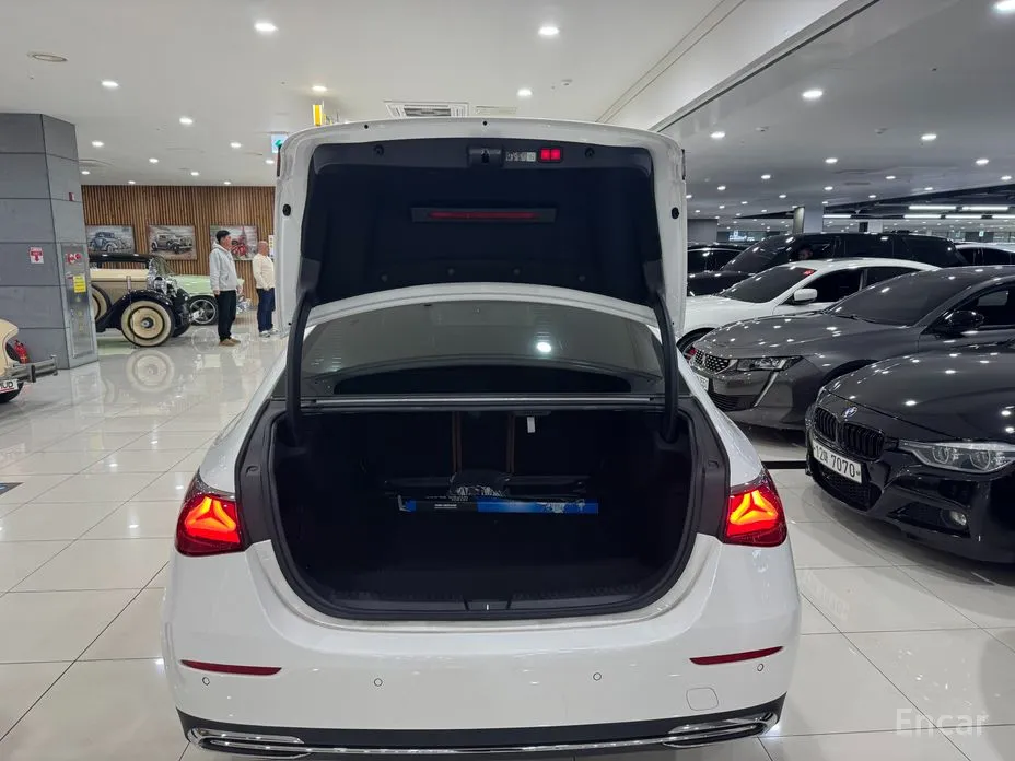 Фото 13 - Mercedes-Benz E-Class