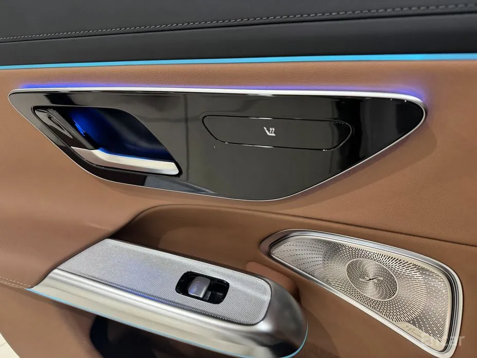 Фото 16 - Mercedes-Benz E-Class