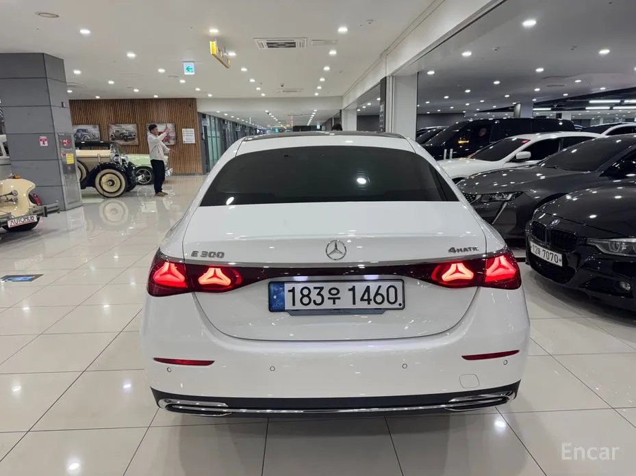 Фото 4 - Mercedes-Benz E-Class