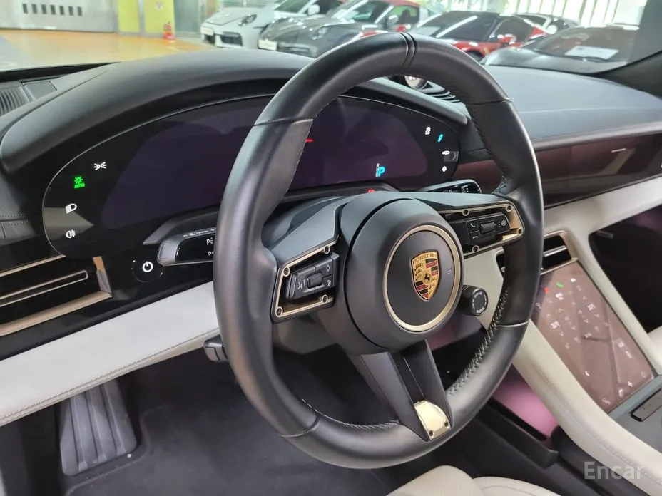 Фото 13 - Porsche Taycan