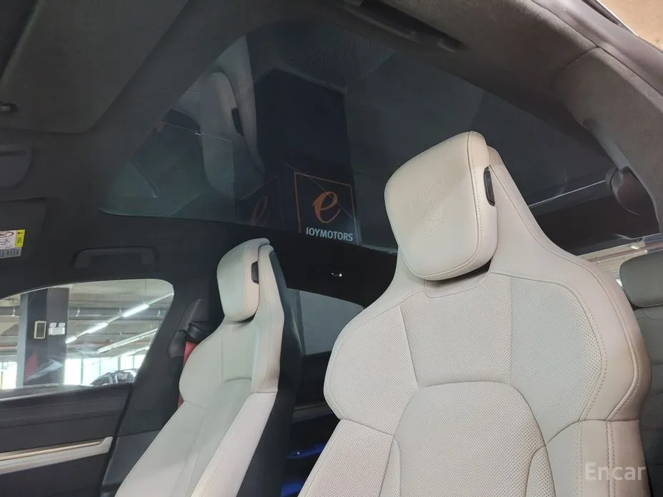 Фото 17 - Porsche Taycan