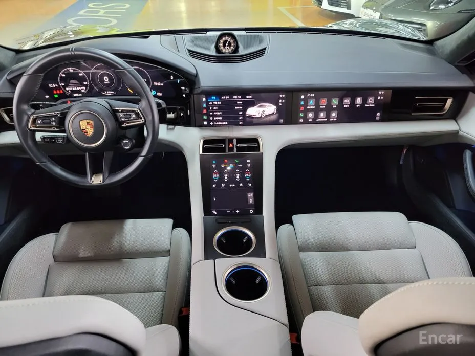 Фото 7 - Porsche Taycan