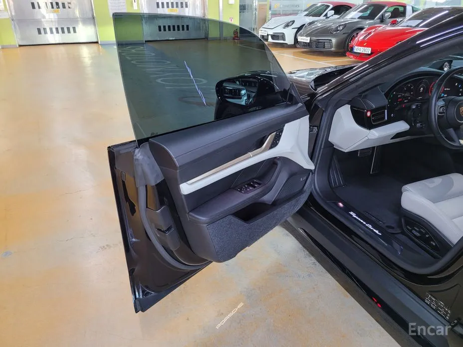 Фото 9 - Porsche Taycan