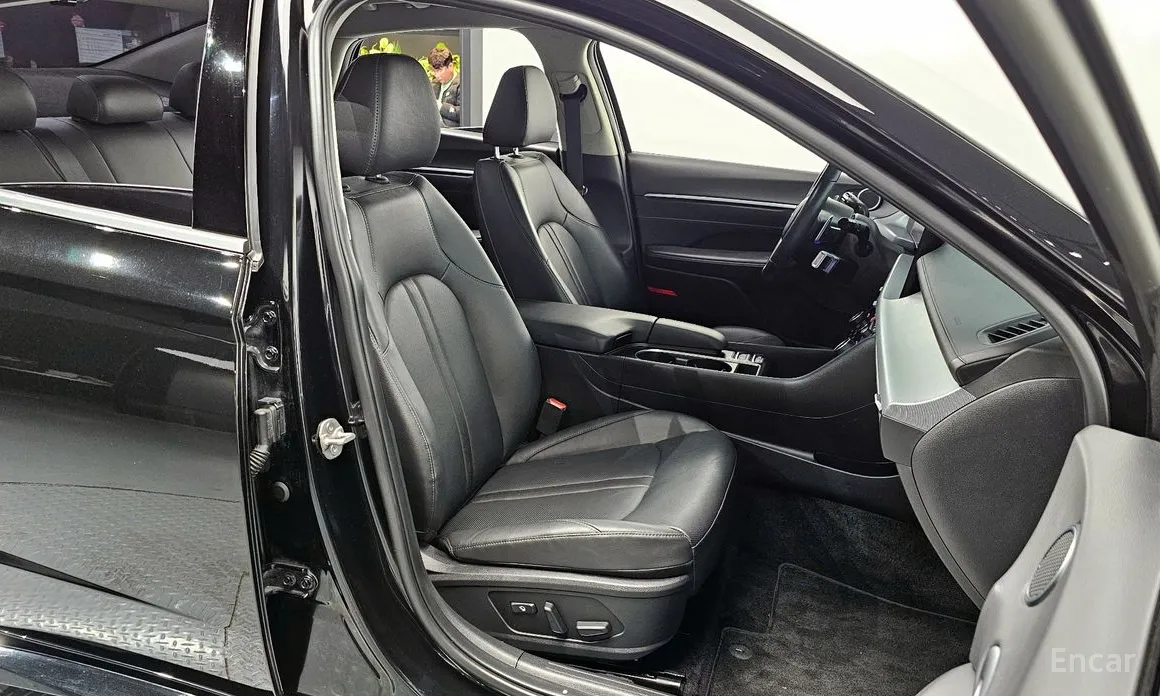 Photo 10 - Hyundai Sonata