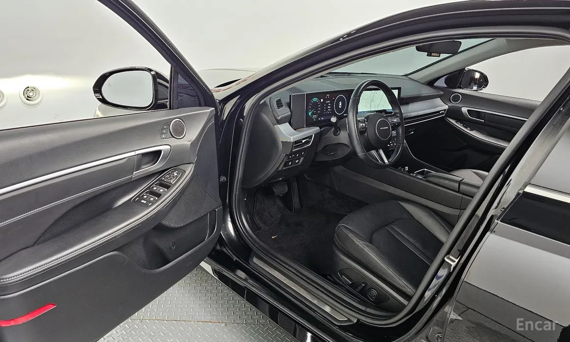 Photo 11 - Hyundai Sonata