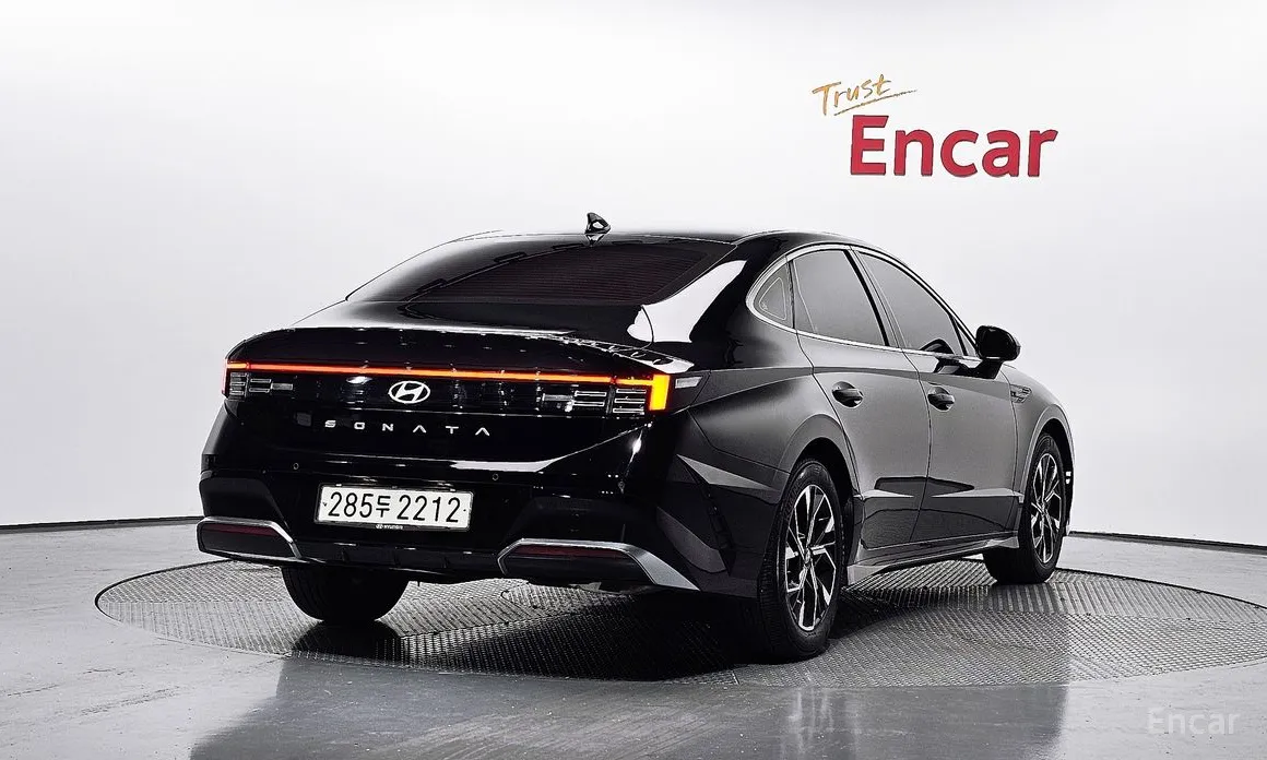 Photo 2 - Hyundai Sonata