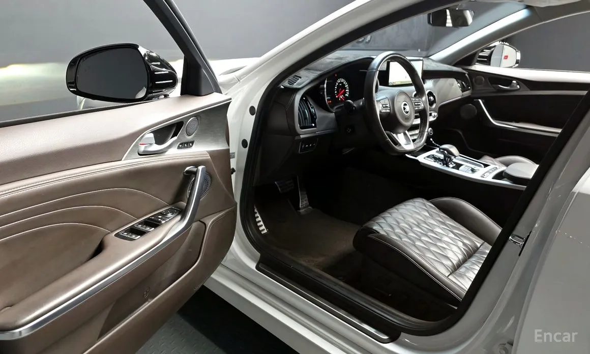 Фото 10 - Kia Stinger